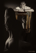 Femme nue devant un miroir