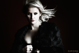 photographie professionnelle femme avec manteau de fourrure