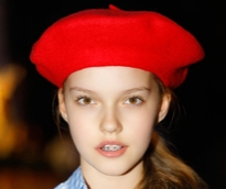 portrait enfant beret rouge